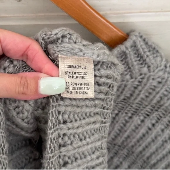 Vici Grey Ribbed Sweater - Picture 4 of 4